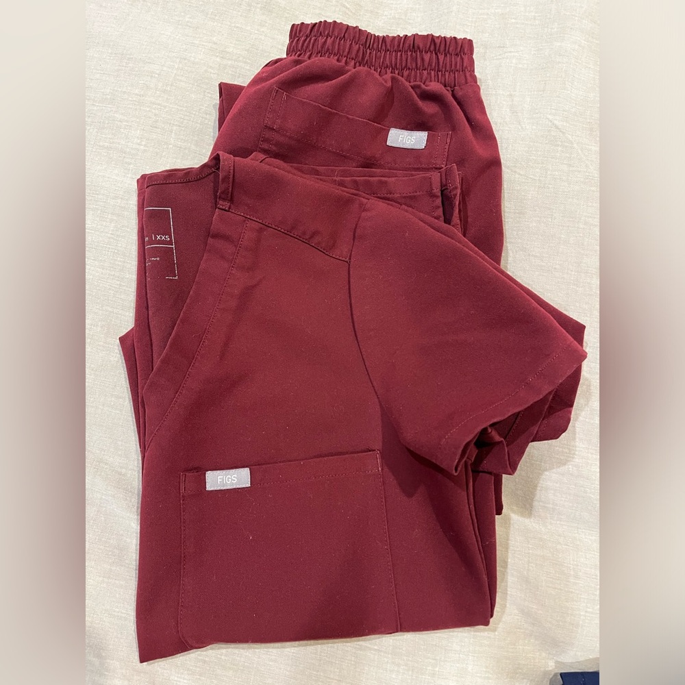 FIGS SET: XXS CATARINA TOP & XXS YOLA SKINNY BOTTOM BURGUNDY